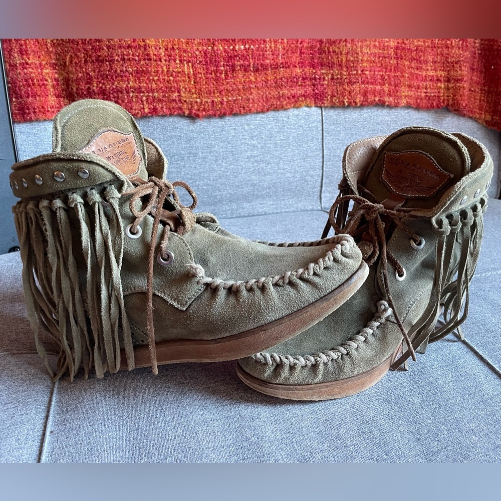 El Vaquero short boots. Olive green. Size 37. Fringe.